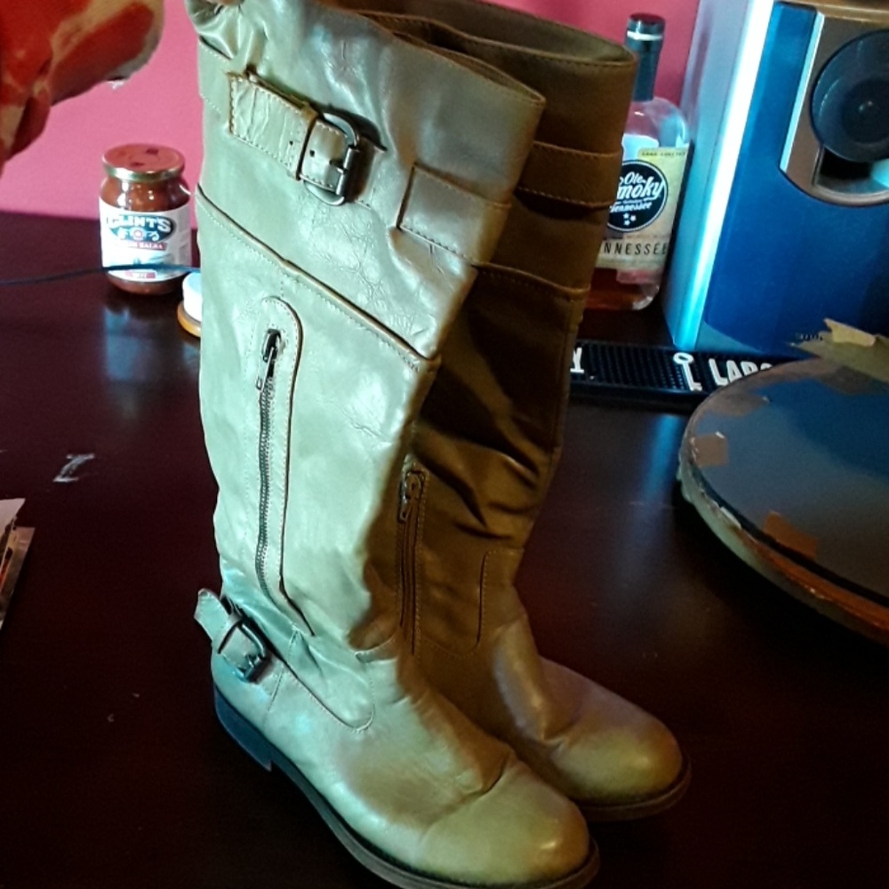 Madden Girl beige boots